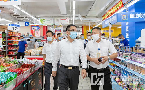 平阳县委书记章寿禹督查疫情防控和节前安全生产工作