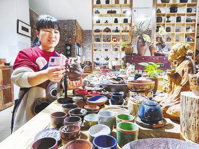 推广“直播+”,培育电商产业集聚区